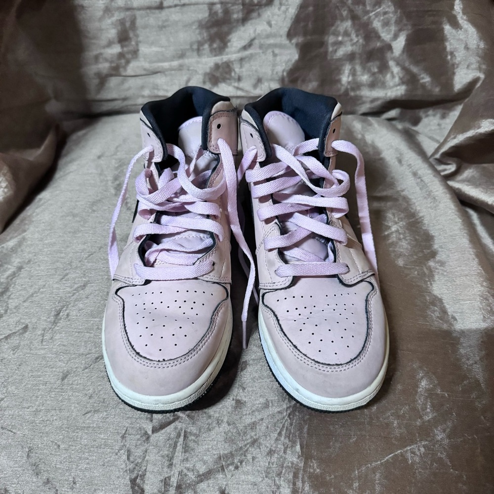 NIKE AIR JORDAN 1 MID GS Size 6.5Y Pink Foam Black Rose OG Cotton Candy 555112-6